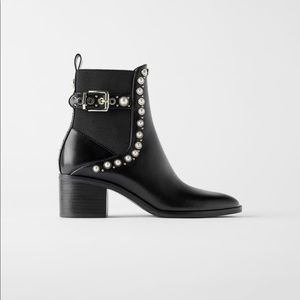 Zara black boots with pearl